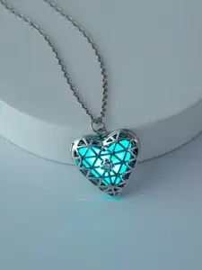 Luminous Heart Pendant Necklace, Hollow Out Design, Halloween Accessory for Women, No Gift Box Included, Elegant Style, All Seasons, Love Heart Necklace, Icy Heart Necklace