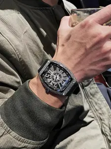 Men's Fashion Rhinestone Decorated Barrel Dial Quartz Watch, Fashion Watch for Party, Daily Clothing Decor, Trendy All-match & Exquisite Watch for Birthday Gift with Box, Rhinestone Wristwatch