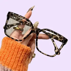 Edgy yet elegant style for fashion-forward women! Square clear leopard eyewear