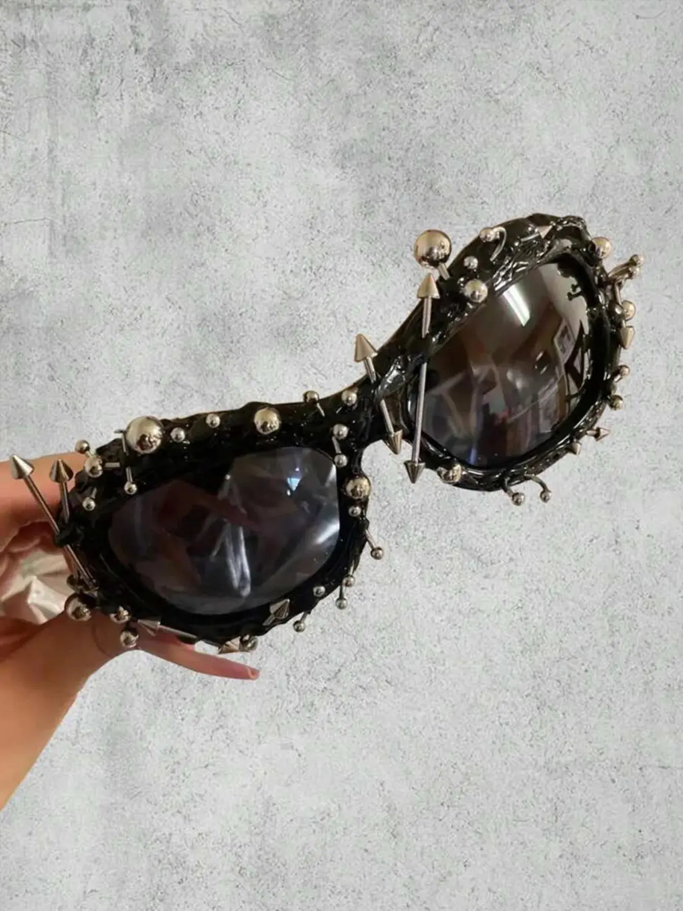 Y2K Fashionable Handmade Studded Decor Sunglasses, Trendy Casual Sunglasses for Everyday Use, Fashion Accessories for Outdoor Activities, Trendy Styling Sunglasses