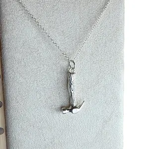 Metal Hammer Necklace for Unisex 18-Inch Length Stylish Pendant Minimalist Chain Fashionable Jewelry Modern Versatile Accessories