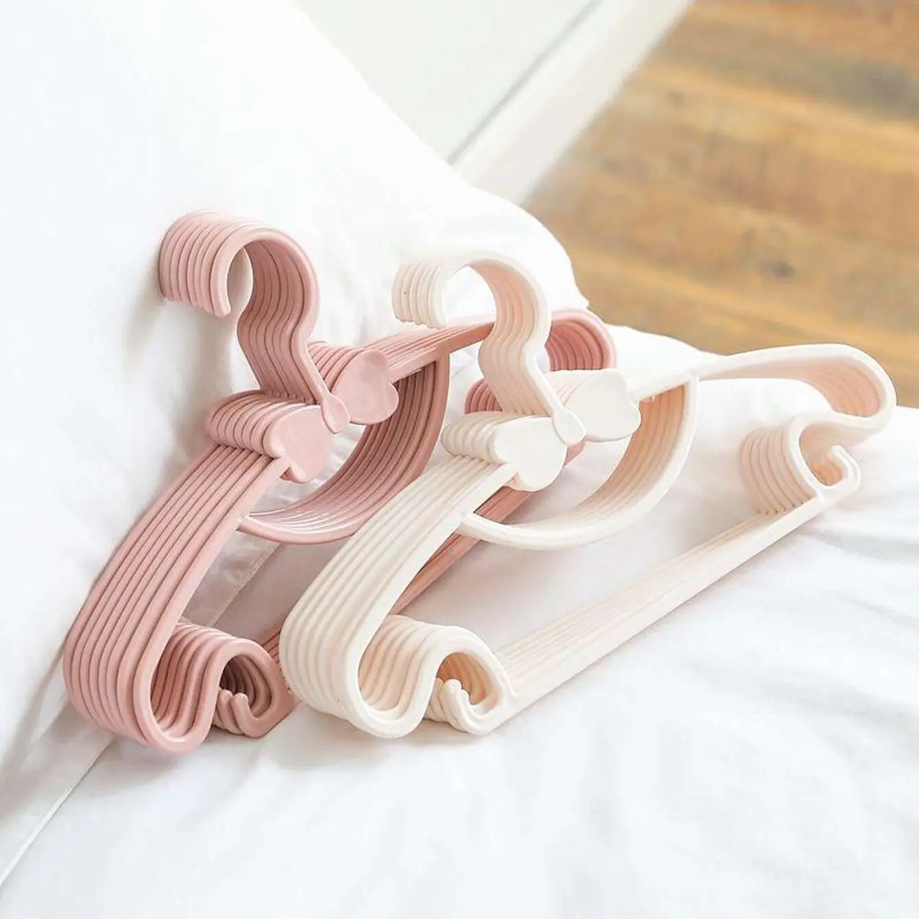 20pcs Unique Butterfly Design Clothes Hangers, Anti-Slip Dual Hooks for Baby Clothing Storage, Durable Construction & Stylish Kids Wardrobe Essentials, Clothes Hanger Organizers, Clothes Hangers Plastic