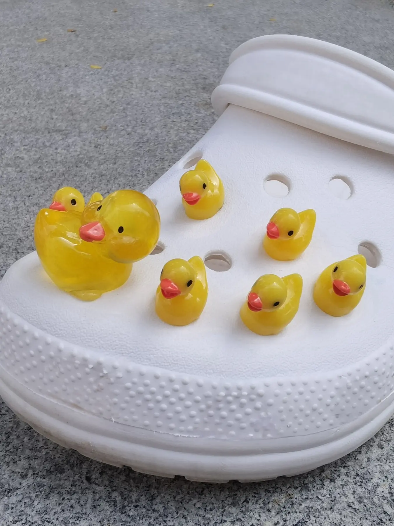 14-Piece Duck-Themed Shoe Charms Set, Clog Sandals Decor, Includes 2 Large Ducks & 12 Rubber Ducks, Cute 3D Decorative Shoe Accessories for All Seasons