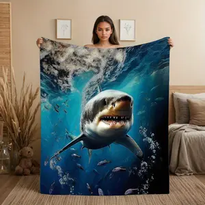 1pc Ocean Animals Printed Polyester Fiber Throw Blanket - Soft, Cozy All-Season Bedspread with Realistic Great White Shark, Tuna, Manta Ray Design - For Camping, Couch - Ideal Gift for Ocean Enthusiasts