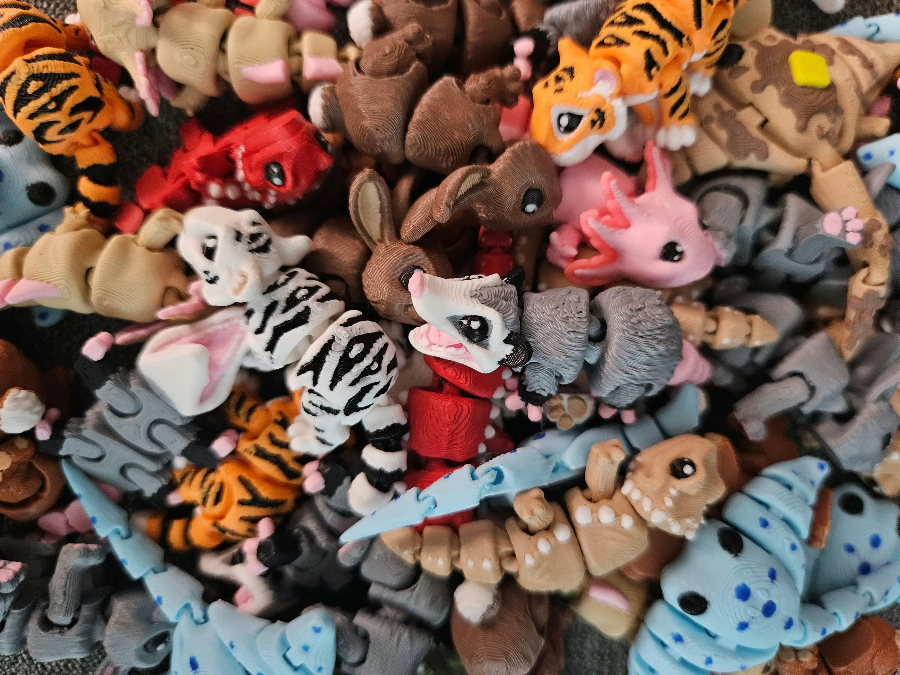 Detailed Pocket Pets - MatMireMakes & Cinderwing3D | Realistic 3D Printed Articulating Mini Fidget Animals Great Gift and Desk Figure Model Set