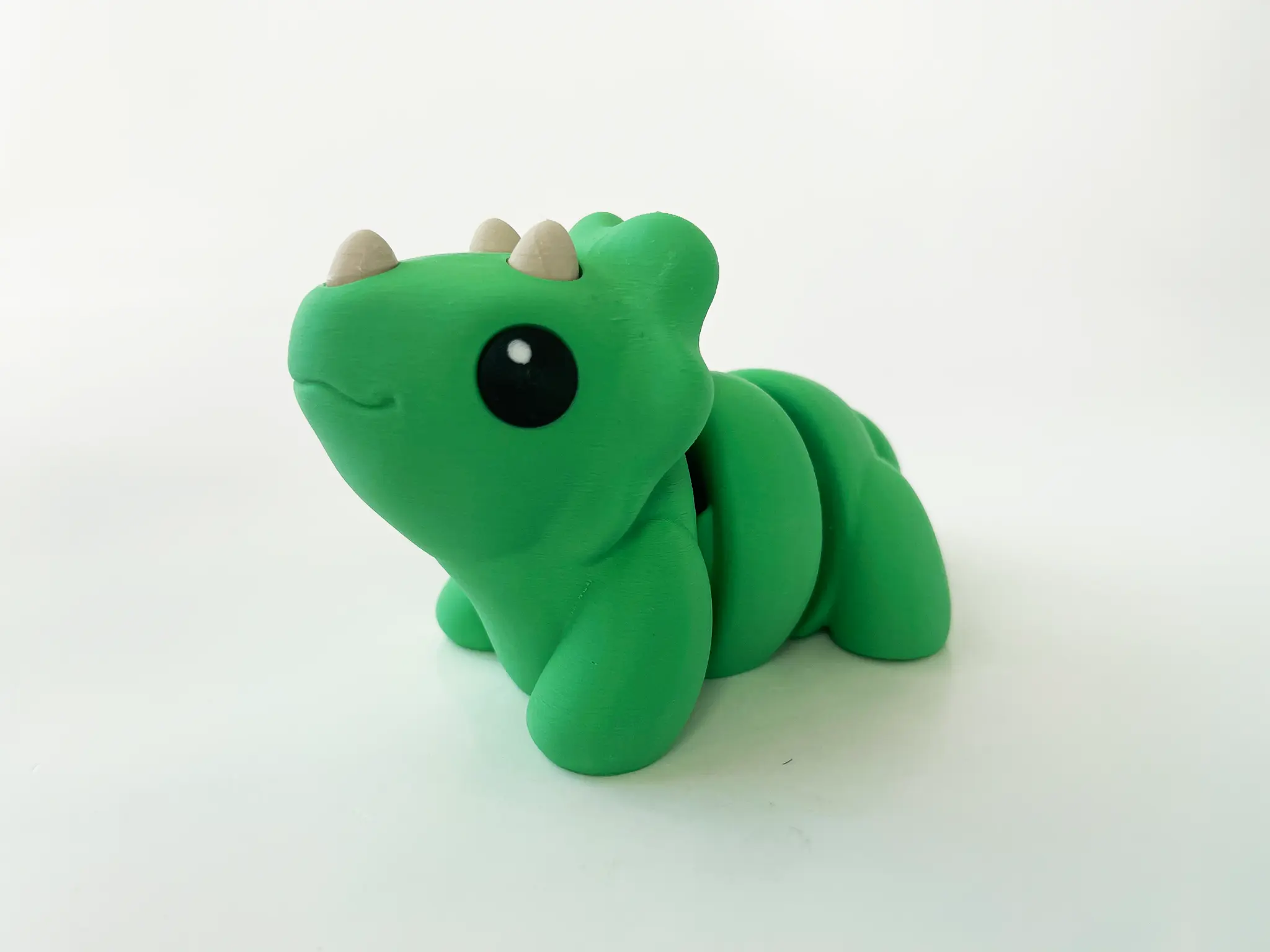 ZOU's Baby Green Triceratops Dino Fidget Toy - High-Quality 3D Printed Articulated Dinosaur for Indoor & Outdoor & Stress Relief Play