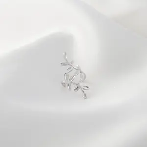 Laurel Wreath Ear Cuff (Single)