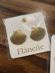 18K Shell Studs
