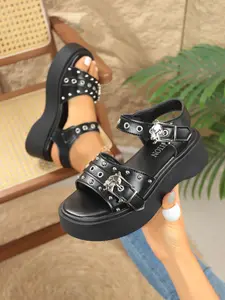 Summer New Skull Rivet Thick Sole Punk Sandals, Women's Heeled Platform Slippers, Fashion PU Material, Less Than Ankle Height