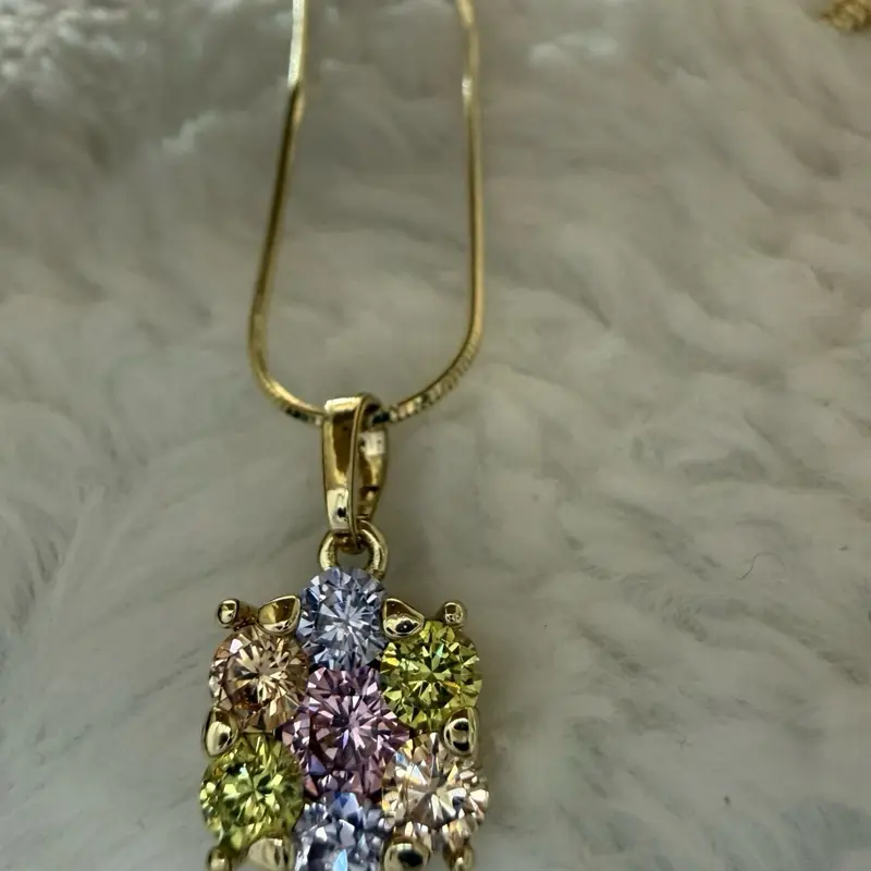 Cadena fina  con piedra multi encahpe14k