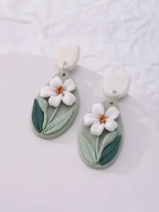 Elegant Handmade Polymer Clay Earrings, 3D Lily Flower Design, Realistic Floral Jewelry, Perfect for Gifts & Vacations