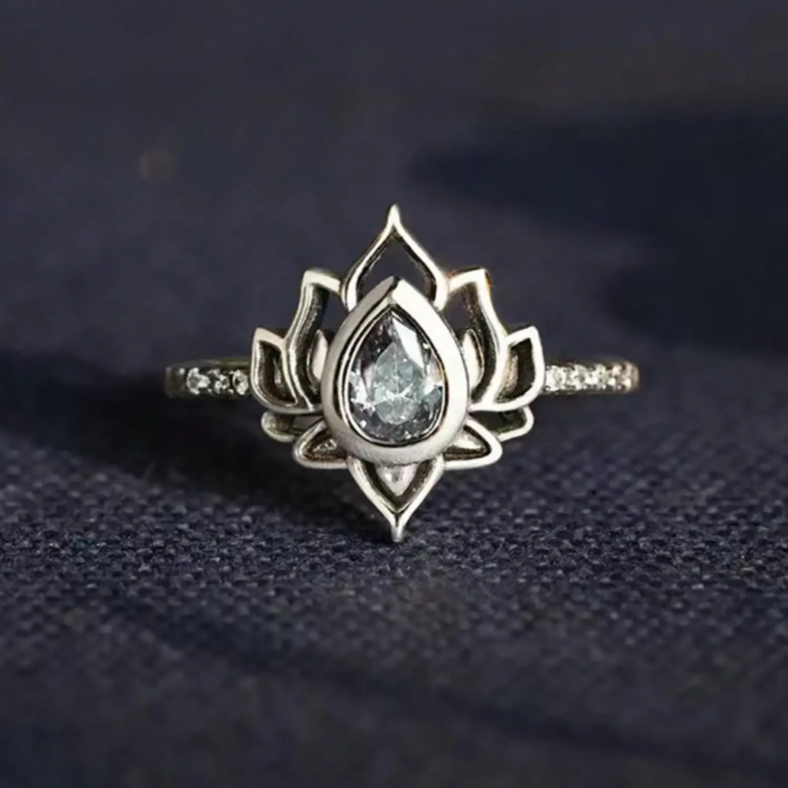 Delicate white lotus design ring, fashionable and personalized for Valentine's Day