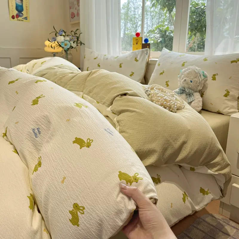 4pcs Cute 4-piece bed set, including bedsheet, lightweight 4-piece bed set, quilt set, suitable for bedroom, dormitory, guest room Includes 1*duvet cover + 1*Flat Sheet + 2*Pillowcases,no core Bedroom Bedding Set
