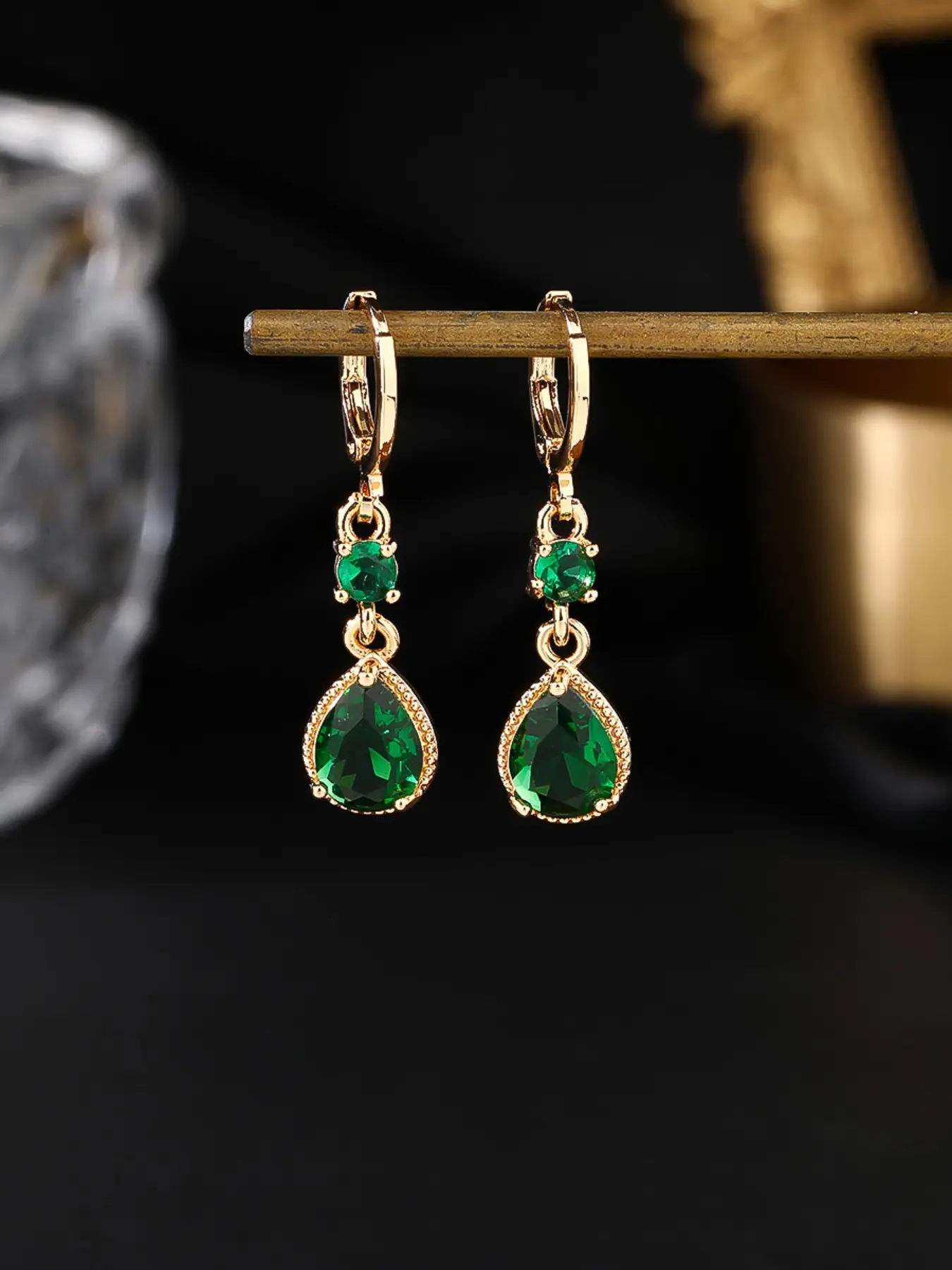 1 Pair Elegant 18K Gold-Plated Copper Dangle Earrings Jewelry with Emerald Green Teardrop Synthetic Zirconia - Bohemian Retro Suitable for Daily Wear, Parties, Weddings, Festivals - Luxury Gift, Year-Round Versatile Accessory