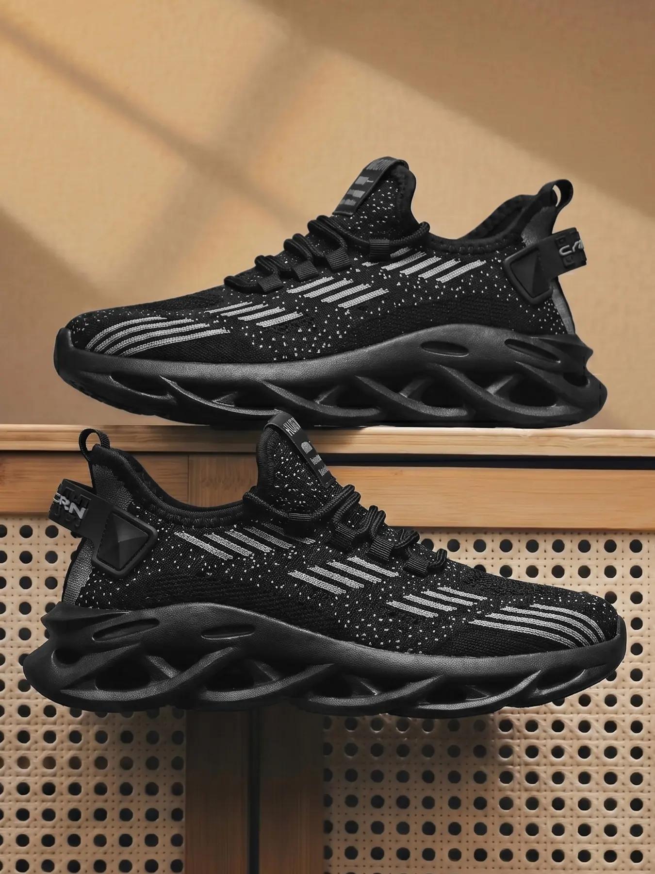 Men's Sport Shoes with Thick Sole, Breathable Mesh Upper, Shock Absorption, Anti-Slip, Durable, Cushion Running Shoes, Casual Running Shoes, Sporty Running Shoes for Daily Use
