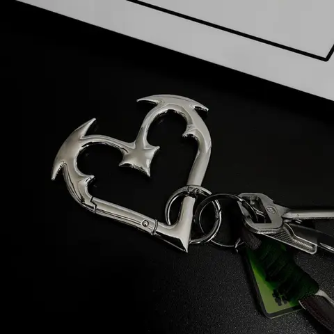 Gothic Zinc Alloy Durable Metal Fashion Keychain - Bold Heartbreaker Heart Carabiner with Secure Clip, Chain-Attached Bag Charm, Bag Hanger, Everyday Adults' Backpack & Car Key Accessories