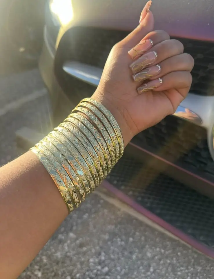 Beautiful GOLD Bangle ( 1 PIECE ) Beautiful GOLD Bangle ( 1 PIECE )