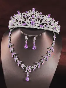 A set of bridal accessories with purple diamonds embellishing the crown, a simple and exquisite necklace, and earrings, consisting of 4 wedding accessories. Wedding dress, wedding gown, and jewelry are also suitable for weddings, parties, dances, and gath