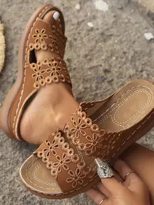 Women's Fashionable Floral Cut Out Design Flower Decorated Slides, Casual Comfortable Flat Sandals for Beach, Boho Style Anti-slip Slippers for Indoor & Outdoor Wear, Walking Shoes