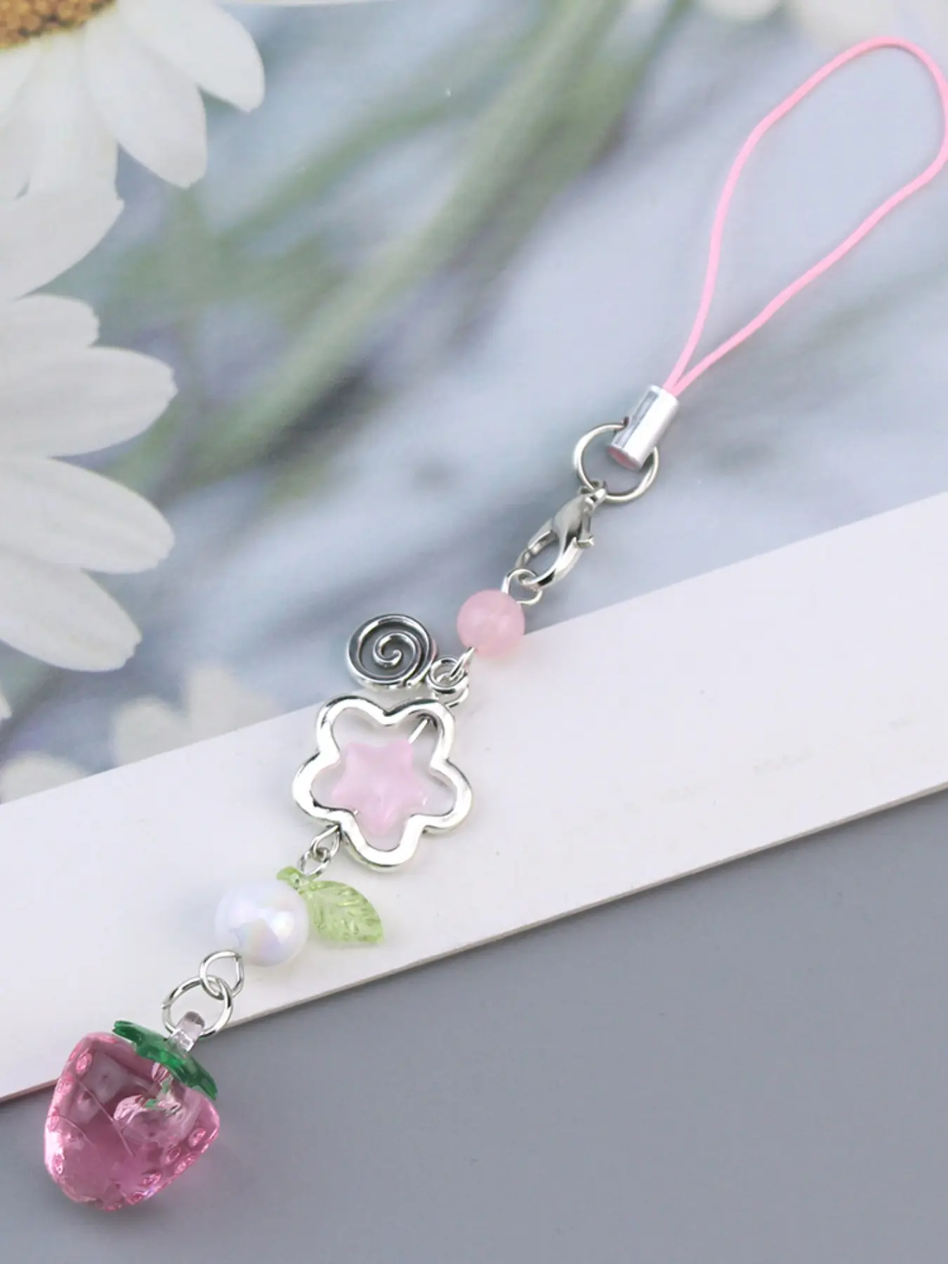 Lightweight Sweet Y2K Cute Strawberry Keychain Cellphone Charm Lanyard Lovely Fruits Beaded Bag Chain for Girls Aesthetic Jewelry Accessories Props Keychain For Bags Cute Keychain Accessory