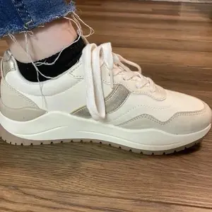 Time and Tru Women's Chunky Jogger Sneakers - White, Lightweight Design, Comfortable Fit, Ideal for Running and Trainer Use - Runner