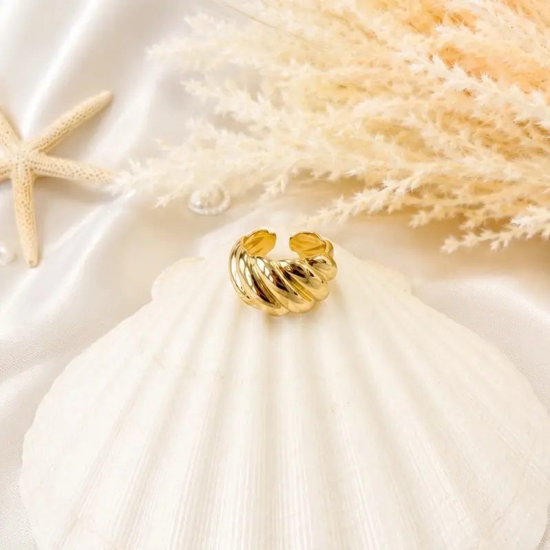 Seashell ring