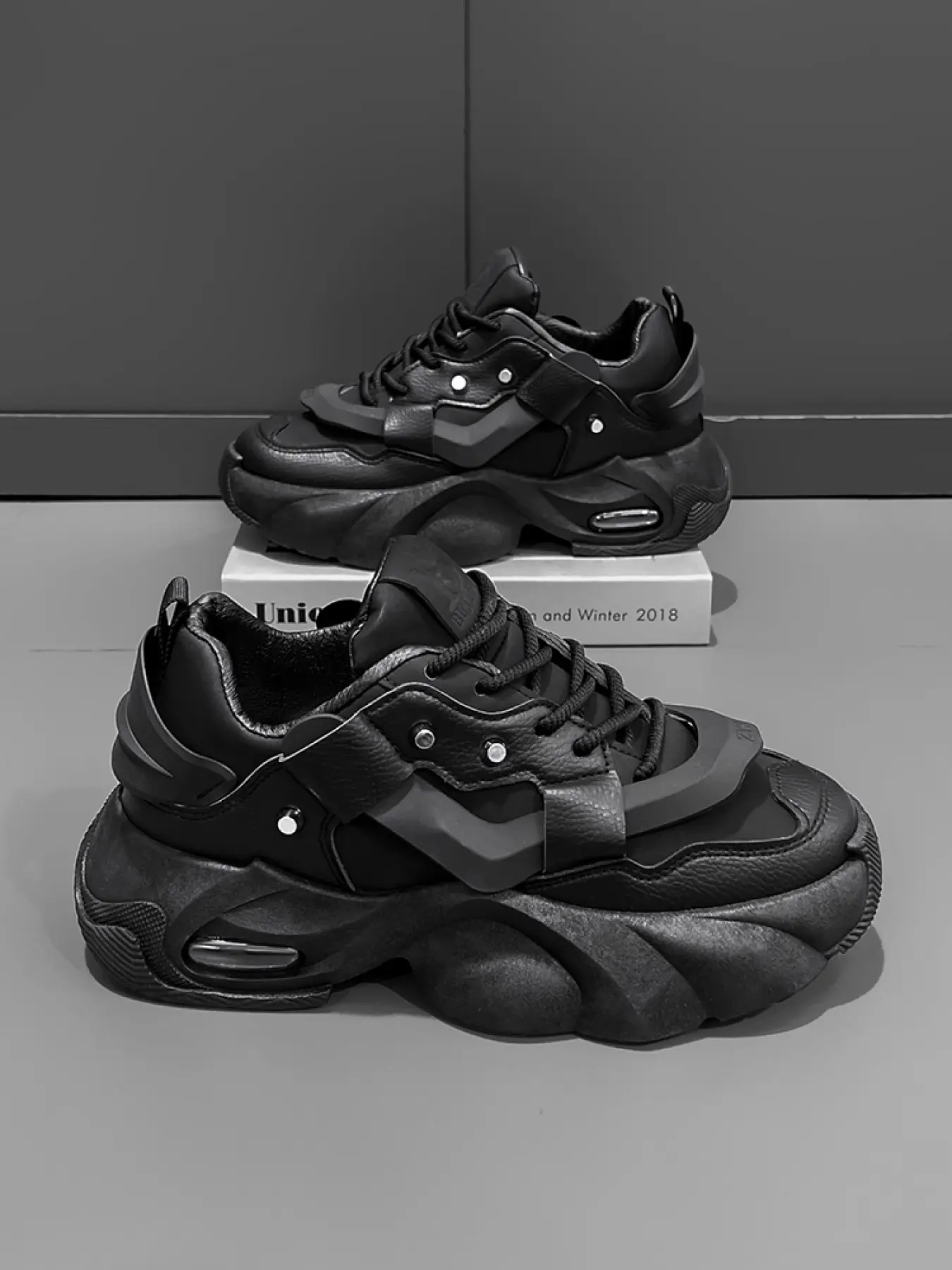 Men's All-Black Techwear Air Cushion Chunky Thick Soled Sneakers, Trendy Walking Sneaker, Cool Dark Style, Leather Paneling + Air Cushion Shock-Absorbing + Metal Buckle Decor, Techwear, Ideal for Street Outfits & Daily Outings