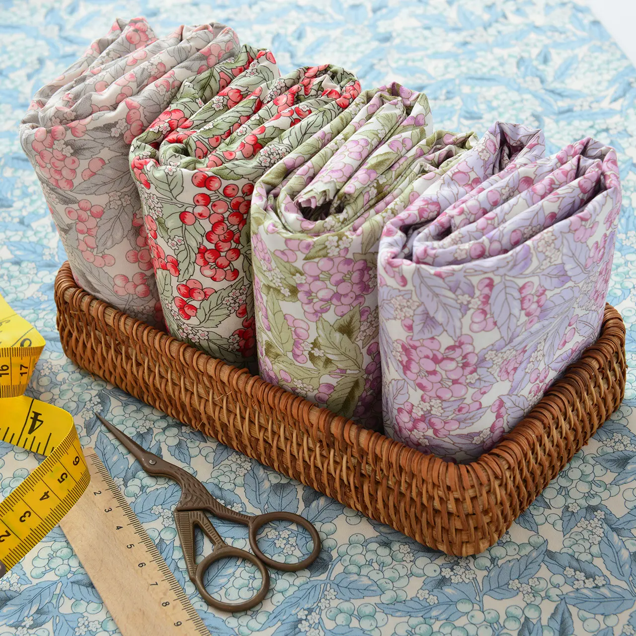 Woven Blouse/Dress Dressmaking Fabric Floral Prints DIY Fabric for Crafts Lovers Cotton Fabric by the Meter Cottage Chic Flower Fabric