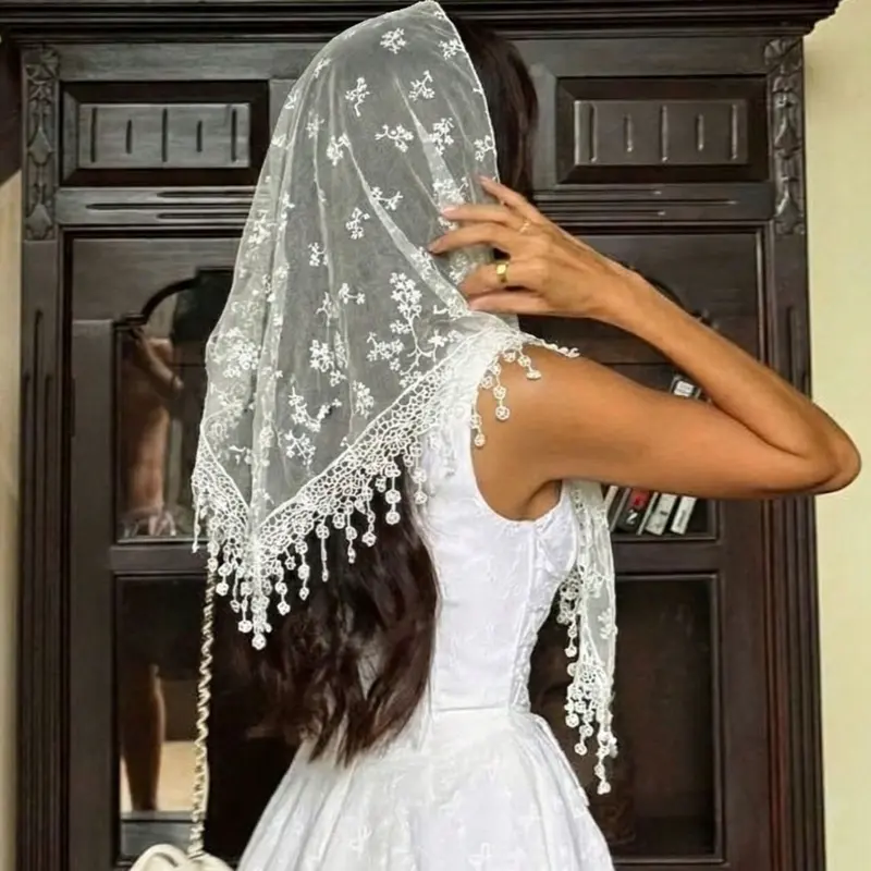 1PC Women's Lace Embroidered Triangle Scarf, Decorative Scarf, Casual Fashionable Scarf, Stylish Comfortable Shawl, Shawl for Dress, Lace Sheer Shawl, Floral Print Shawl, Woven Fabric, Fitted Fit, Ditsy Floral Pattern, All Seasons