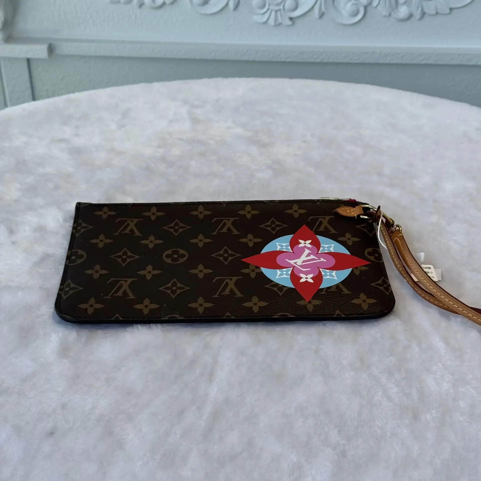Pre-owned Louis Vuitton Neverfull Wristlet Sticker LCY9904017