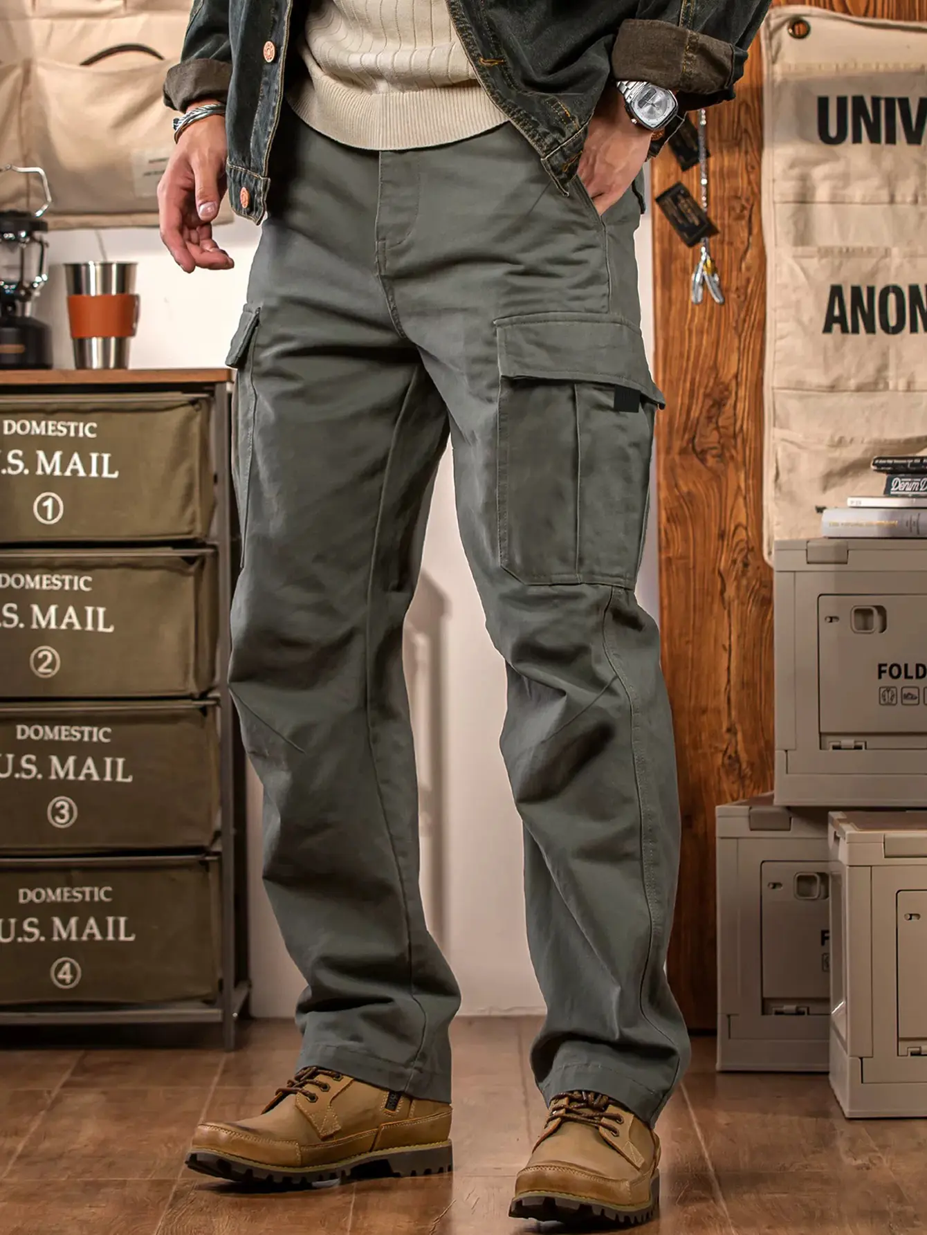 American retro outdoor functional cargo pants in classic colors, featuring wide side cargo pockets and reinforced piping details; straight-leg cut with a slight flare that maintains a structured, upright fit; resists softening and sagging; durable casual