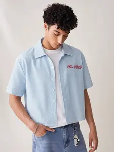Men's Casual Striped Button-Down Shirt, "Free Spirits" Print Cleanfit Style Tee, Blue & White Pinstripe Short Sleeve Top, Ideal for Daily Wear, Street Style, Casual Errands, Versatile Outfits #springsaledeals2026 #summeroutfits #shirts #stripedprint