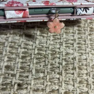 Cute Flower Charm for Kindle, IPads, Tablets & Phones - Fits C Plugs & Dust Plugs - Ideal for Cellphone & Smartphone Use