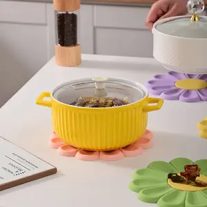 3pcs Daisy Silicone Trivet Mats - Heat Resistant Non-Slip Kitchen Pads for Pots Pans & Dishes - Perfect Christmas & Halloween Gift, Pot Holders, Pan Protectors, Floral Kitchenware, Stylish Trivets, Heatproof Material, Flexible Trivets,