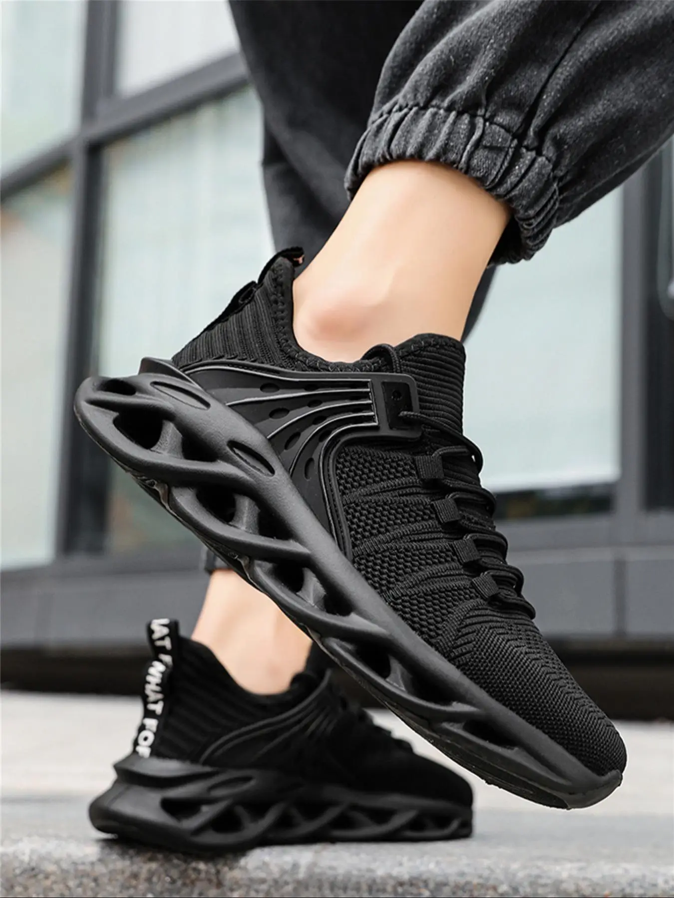 Men's 2024 Summer Mesh Breathable Lightweight Running Shoes, Summer Casual Sporty Low Top Sneakers for Outdoor Training, Solid Color Lace Up Knit Snea