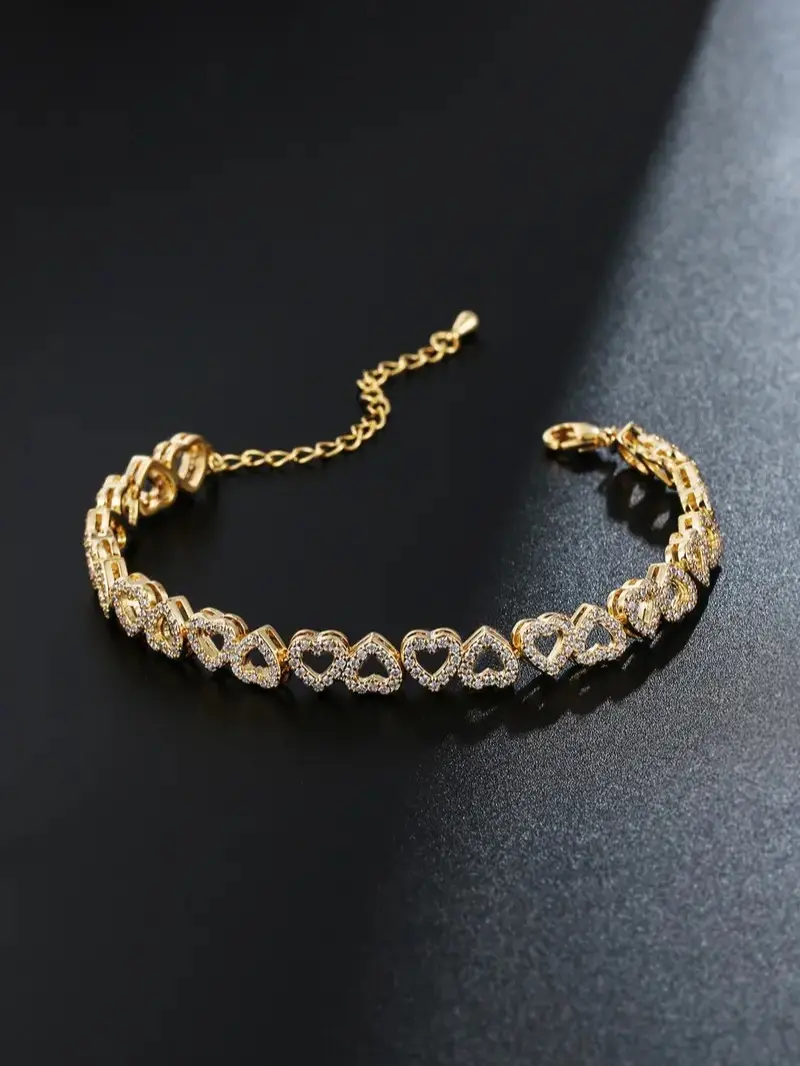 Exquisite heart-shaped cubic zirconia bracelet, shiny gold-plated adjustable chain, heart motif design suitable for all seasons, engraved design bracelet, elegant bracelet, beautiful bracelet, romantic anniversary gift, meaningful gift