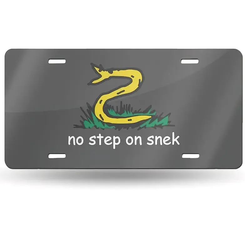 [Funny Meme Style] No Step on Snek License Plate, Aluminum Metal Vanity Car Tag, Novelty Front License Plate, Truck SUV Auto Decor, Funny Gift for Car Enthusiasts