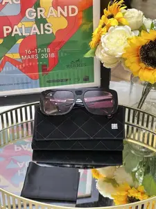 Pre-owned Chanel Leather Shoulder Bags Preloved Sunglasses CH9160B 12754