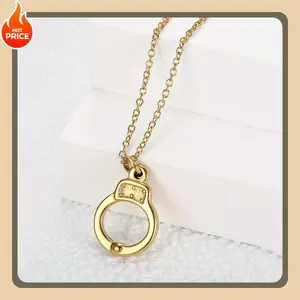 1pc European and American Creative Punk Handcuffs Design Women's Pendant Necklace, Creating A Casual Yet Exquisite Dressing Style, Is An Ideal Accessory for Trendsetters To Wear on A Daily Basis and Give Gifts During Holidays