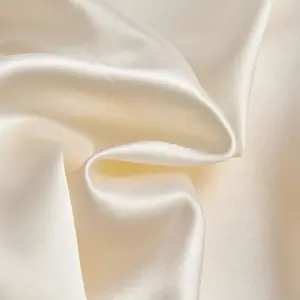 Silk pillowcase with zipper