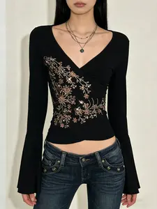 Vintage Print Slim Fit V Neck Boho Style Crop Top, Short Flare Long Sleeve Y2K Aesthetic Street Style Tee for Women, Boho Style Shirt, Spring Summer New Arrival