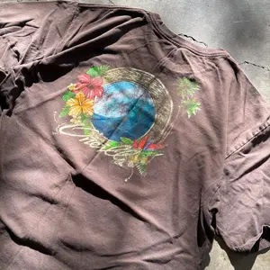 Vintage O’Neill IRL surf shirt Crazy sick IRL wave graphic Flaws are visible in pictures Size large