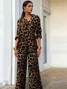 Two-piece set of women's full leopard print wide-leg trousers, Long Sleeve shirt is a lapel single-breasted design Fitted two-piece suit, suitable for autumn and winter, retro style, modern cool style, suitable for parties