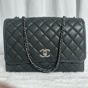 Pre-owned CHANEL Dark Green Chain Shoulder Bag, 2014, Code: 20772636wwl