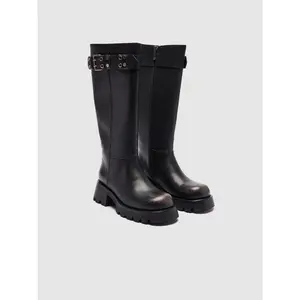 URBAN REVIVO 2026 Winter Women's Black Vintage Leather Knee-High Platform Boot - Footwear, Shoe with Rivet Detail, Chunky Heel, Buckle Accent, Textile Liner, Style UAYS50096