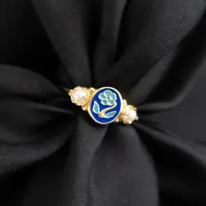 Mourning Bloom Ring - Gold