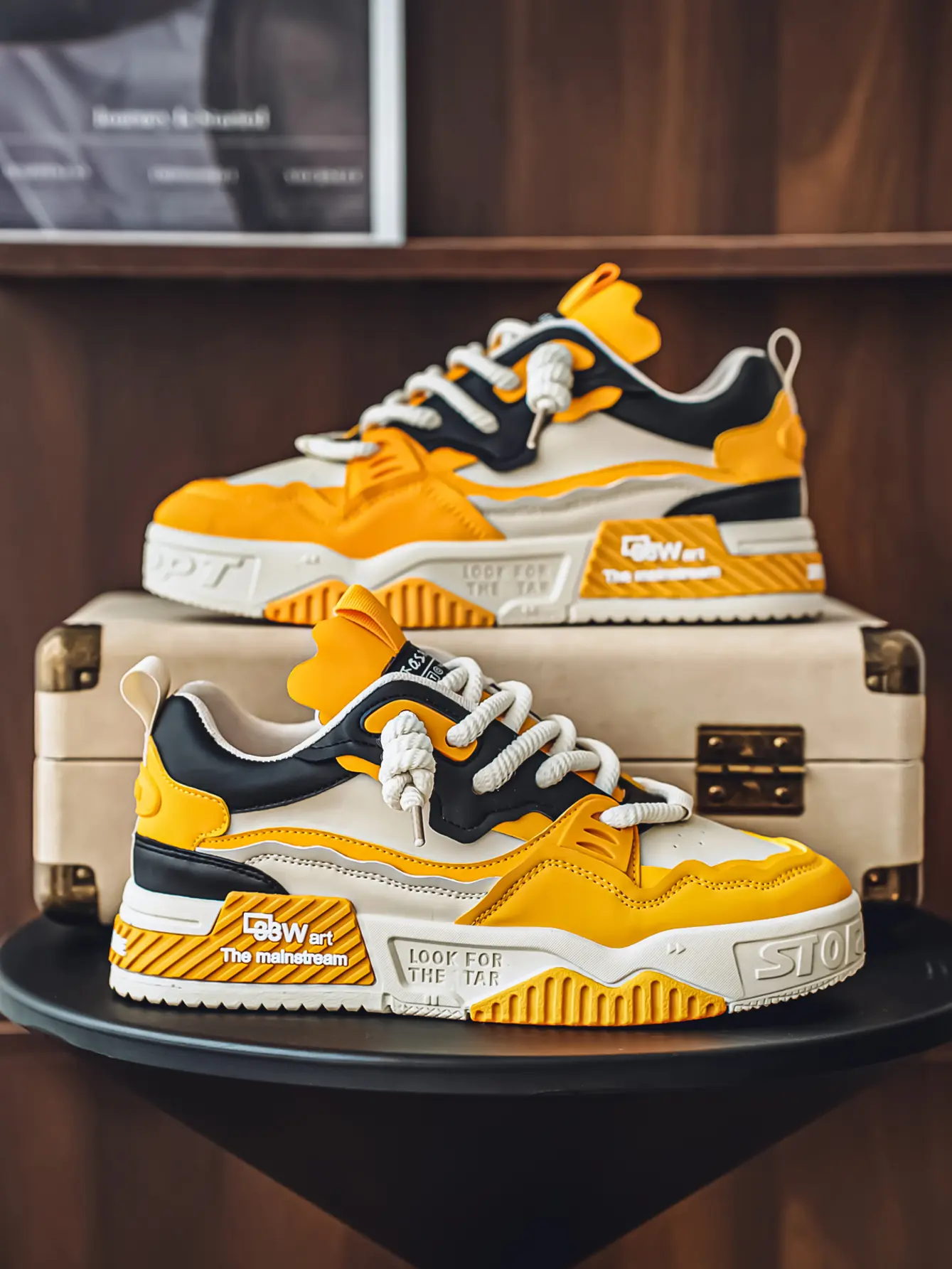 Men's Retro Casual Sneakers with Thick Soles and Closed Straps, Low-Cut Ankle Design for All-Season Walking and Training, Trending Shoes, Retro Style, Casual Wear