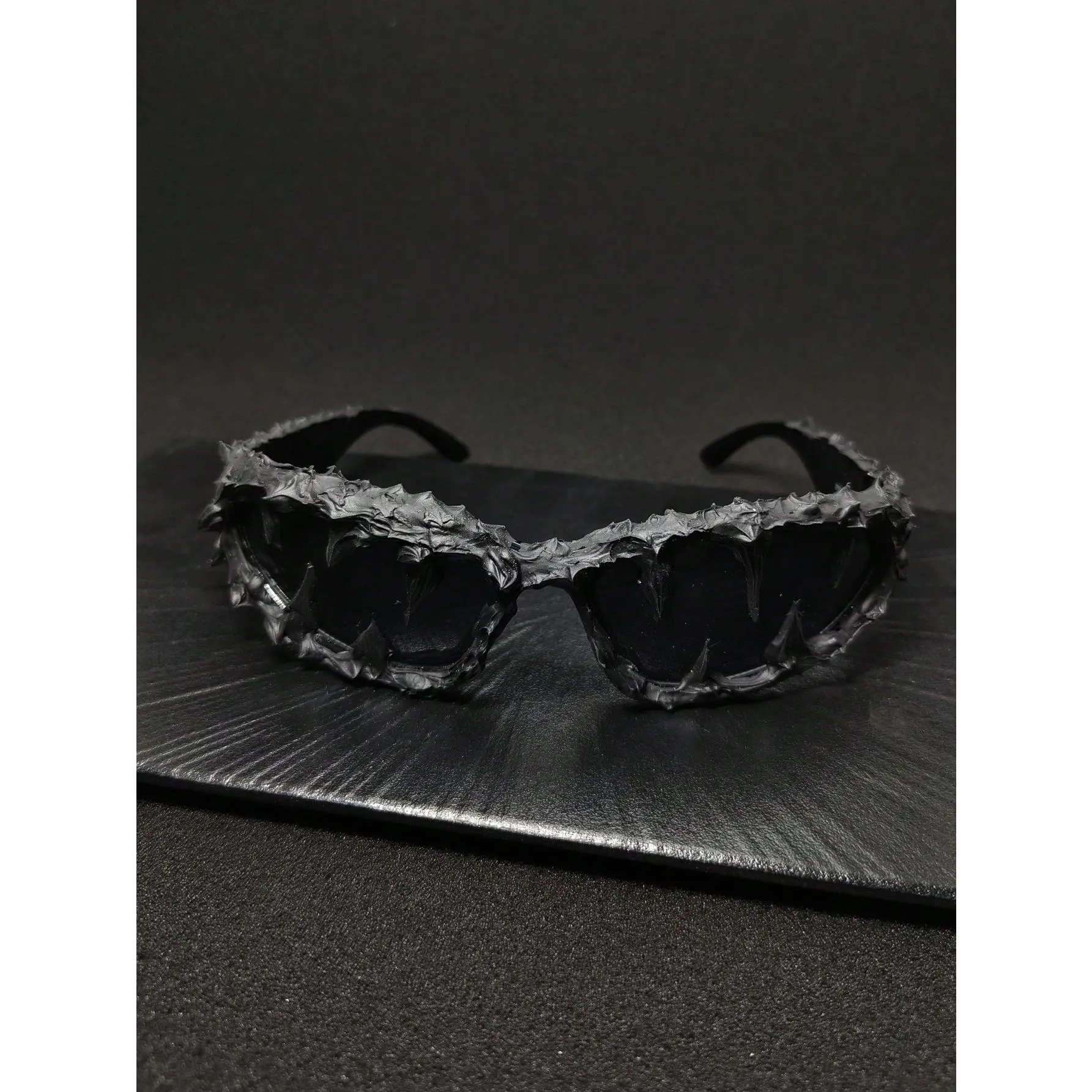 1pc Skull Poison Drip Glue Decorated Heavy Metal Eyewear Frame - Unisex, Retro Boho Look, Asymmetrical, Hardcore Gothic Style, UV Protection Lenses, Classic Small Frame, Suitable for Party, Beach Use, Unisex Appeal, Party Wear
