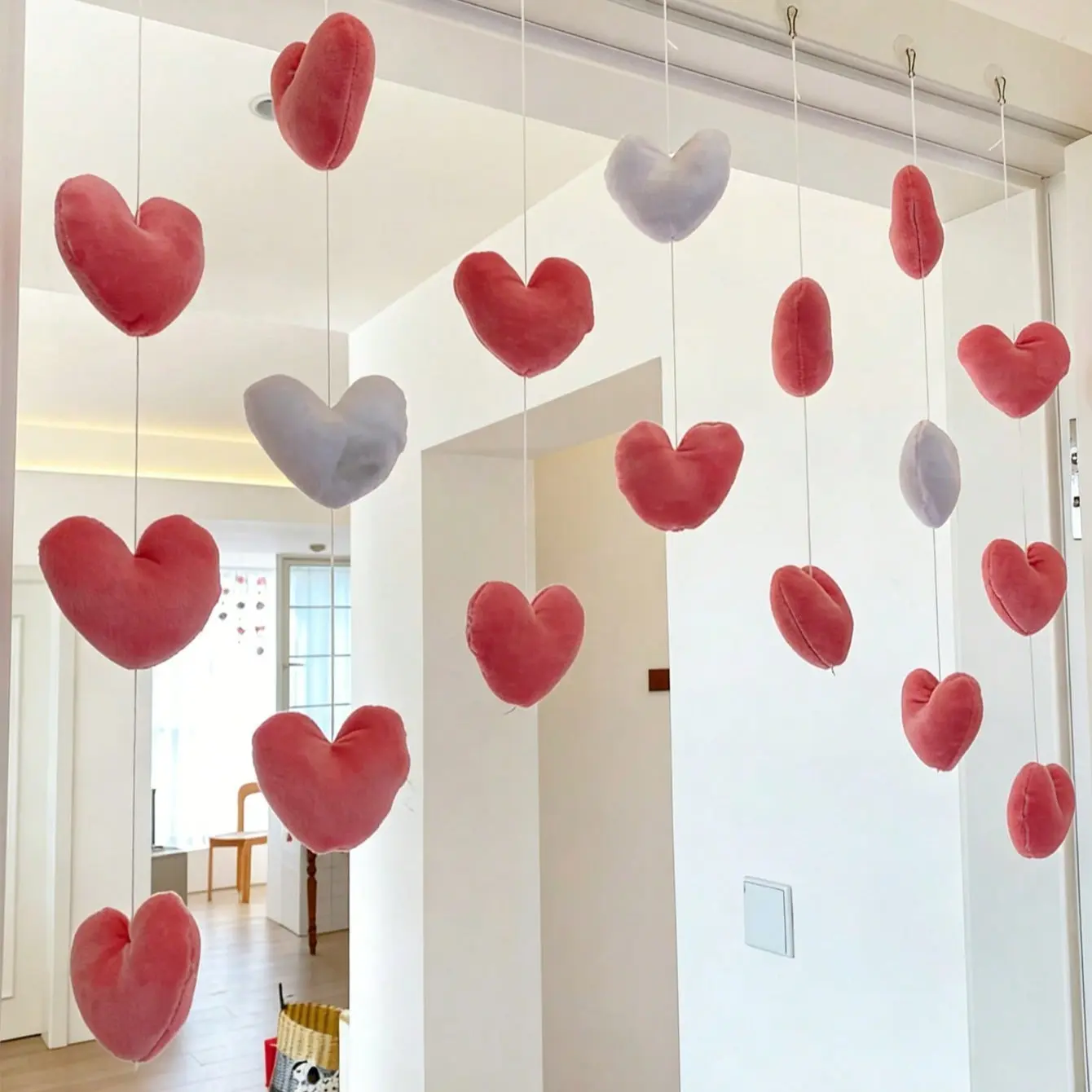 Girls Bedroom Decor, 31-Piece Heart Felt Garland for Nursery, Soft Hanging Decor, Warm & Cozy Baby Room Atmosphere