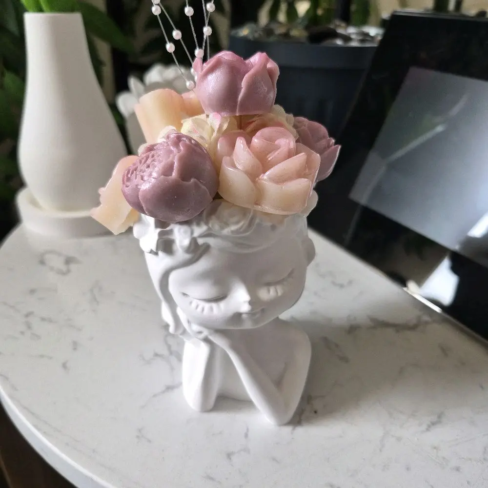 muñeca con wax melts aromaticos